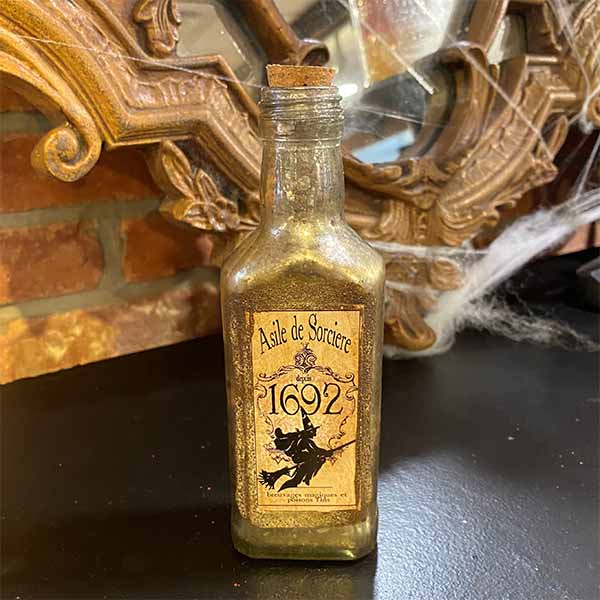 Halloween Bottle – Vintage 1692 Asile de Sorciere