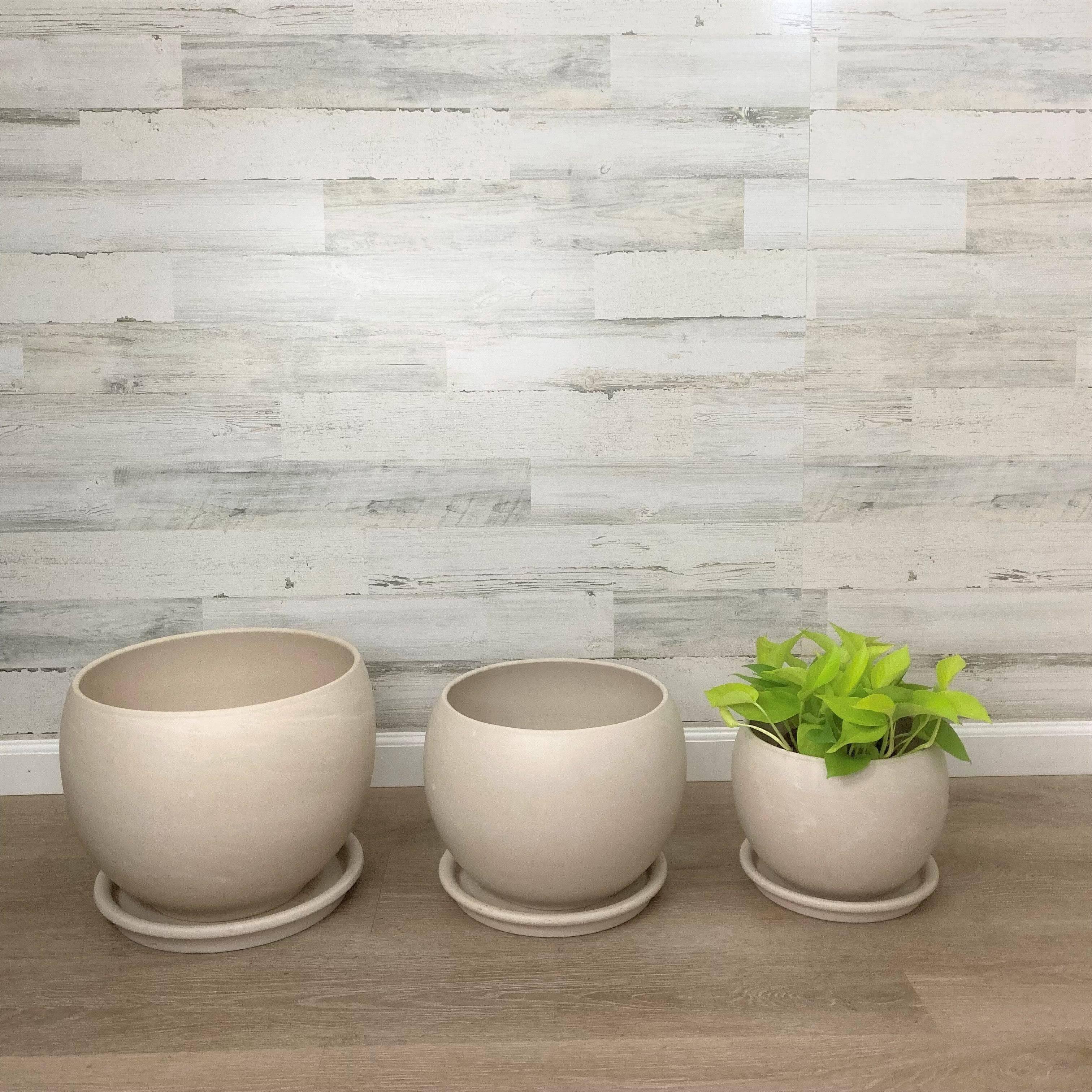 8 inch white ceramic flower pot Luna Sphere Clay - White